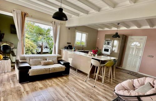 Le Lamentin Casa | Villa 4 étoiles MWoodsuite MartiniqueSun - Coquet & Central avec piscine et jardin privé