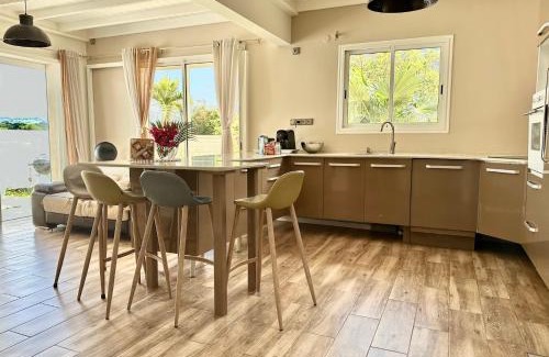 Le Lamentin Casa | Villa 4 étoiles MWoodsuite MartiniqueSun - Coquet & Central avec piscine et jardin privé