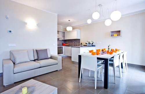 Sala Comacina Apartamento | Lujosa y espaciosa casa familiar con capacidad para 8 personas con vistas al lago envidiable