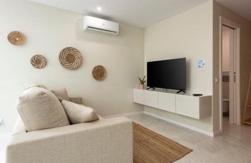Gambelas Casa | Villa 41 - Private Studios Faro Airport, Beach and City Center