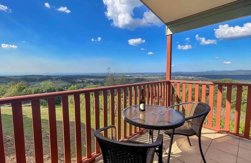 Mount View Villa | Bimbadeen Estate, Villa 5 - ¡Una habitación romántica con vista!