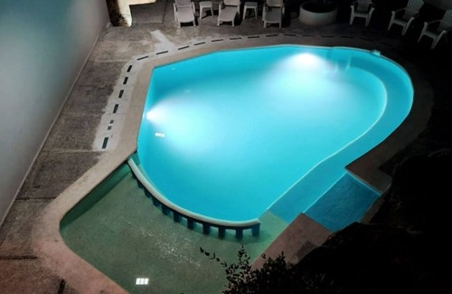 Club Deportivo Casa | Villa a 5 minutos del mar con estacionamiento (Love)