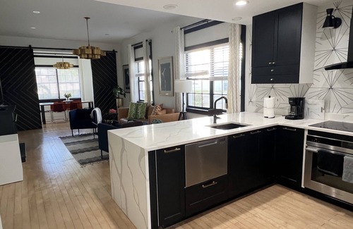 Trailer Estates Villa | Villa 5 mins walk to IMG Academy. Sleeps 6. Pool Gated and 2 free parking spots