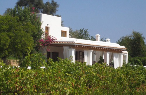 Sant Carles de Peralta Villa | VILLA A 5 MINUTOS DE LAS PLAYAS CON JARDÍN Y PISCINA PRIVADA