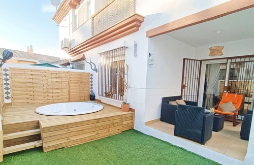 Bolonia Chalet De Esquí | Villa a 5 minutos de la playa
