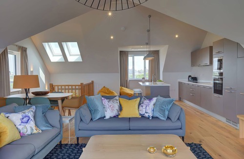 Mullion Cabaña | VILLA 5, pet friendly, with pool in Mullion