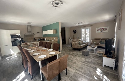 Eyragues Villa | Villa 6km from St Rémy de Provence with swimming pool for 2 to 10 people