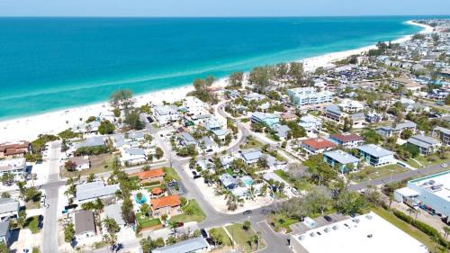 Holmes Beach Villa | Villa #8 AMI Lemon Fish