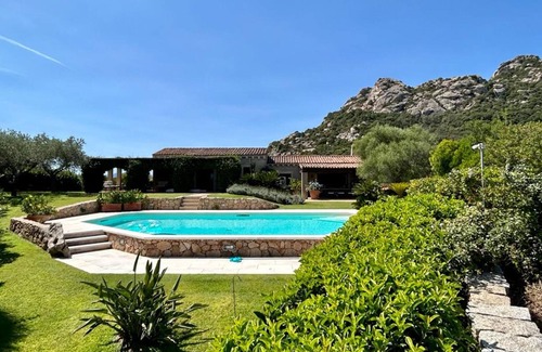 Arzachena Villa | Villa 'Acula' con vistas al mar, Wi-Fi y aire acondicionado