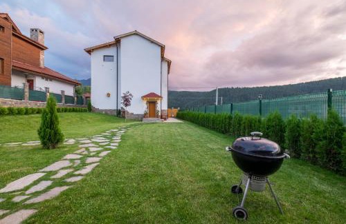 Samokov Apartamento | Villa ADELHEIDE - Spa, BBQ & Jacuzzi