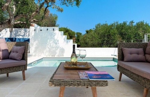 Marina di Novaglie Villa | Villa Adria - Piscina Privata con Terrazza Vista Mare circondata da Uliveti