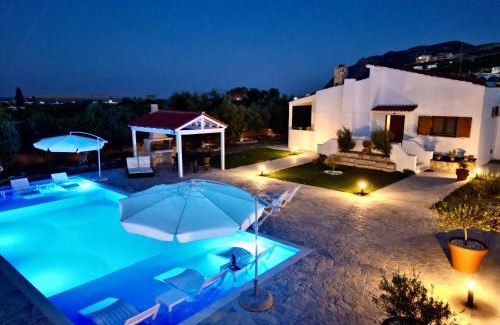 Kefalos Casa | Villa Aelia Kefalos-Private & Spacious with Pool