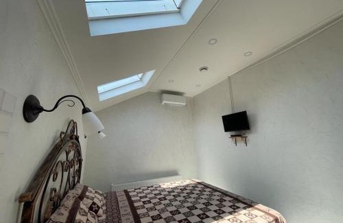 Chisinau Casa | Villa aeroport розовый дом