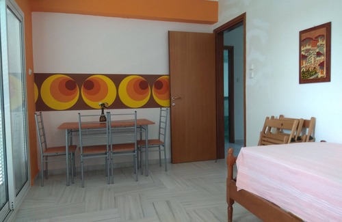 Emmanouil Pappas Casa | Villa Agnanti Apts · Suite Retro LUX Double Space para 4 personas