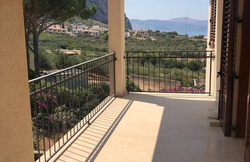 Macari Villa | Villa Aileen en un jardín subtropical cerca de la playa más hermosa de Italia.