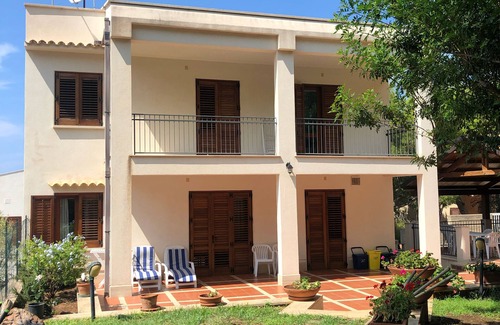 Macari Villa | Villa Aileen en un jardín subtropical cerca de la playa más hermosa de Italia.