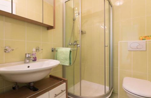 Municipality of Omisalj Apartamento | Villa Ajda - Green room