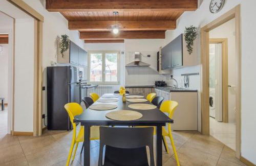 Magazzeno Apartamento | Villa Al Borgo - con Jacuzzi in giardino privato