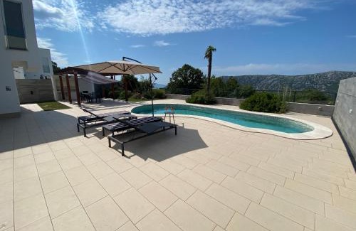 Grizane Villa | Villa Alana GANZE VILLA - POOL - SAUNA - JACUZZI 200m2