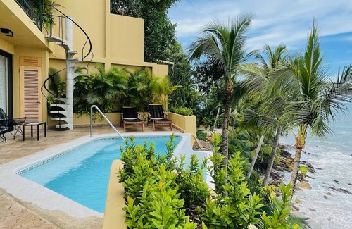 Amapas Villa | 2 a 3 Br. Villa privada con personal con piscina y vistas increíbles de la playa de Los Muertos