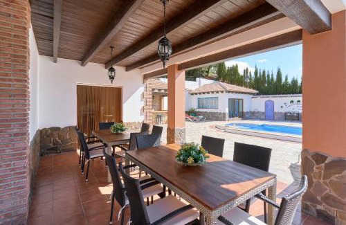 Sayalonga Villa | Villa Alejandro En Sayalonga