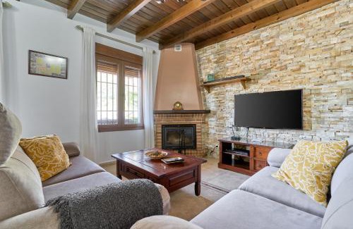 Sayalonga Villa | Villa Alejandro En Sayalonga