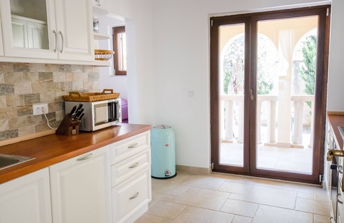 Utjeha Villa | Villa Alena junto al mar con piscina