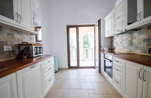Utjeha Villa | Villa Alena junto al mar con piscina