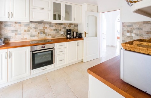 Utjeha Villa | Villa Alena junto al mar con piscina