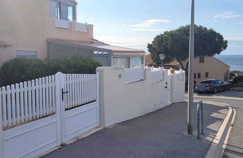 Saint-Pierre-la-Mer Villa | Casa independiente en terreno cerrado, vista al mar, sin vecinos, 4 a 5 pers.