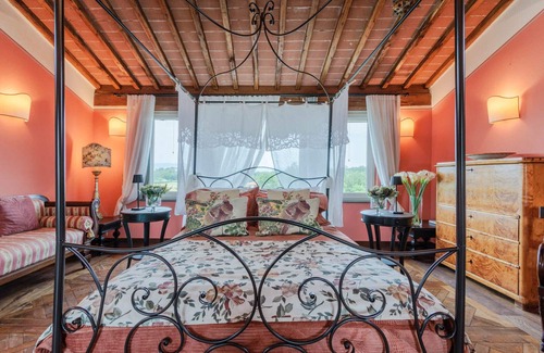 Orentano Villa | Villa Alpaca 7 bedrooms and a Private Pool in Orentano