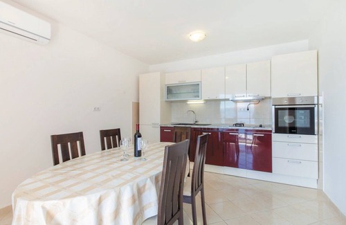 Celina Casa | Villa Amalia