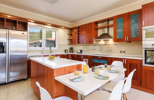 Kremasti Villa | Villa Amarandes by Villa Plus