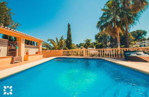 La Sabatera Villa | Villa Amelia by Abahana Villas