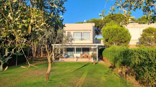 Ishem Villa | Villa Amorino by the Sea