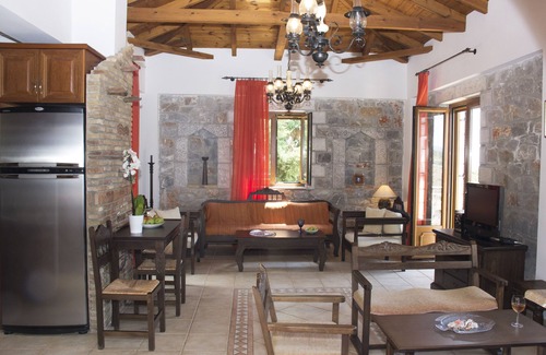 Neochori Villa | Casas tradicionales de piedra construida de Mani - Villa Aneza