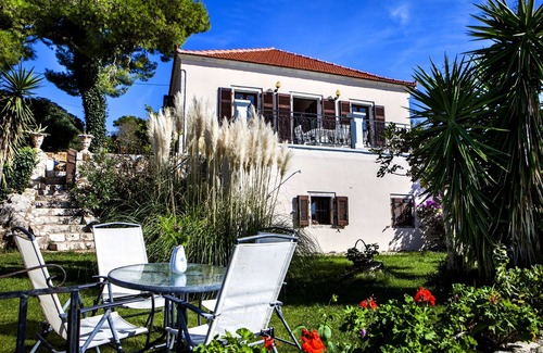 Mesovounia Villa | Villa Anna: antigua villa de piedra original cerca de Fiskardo con piscina privada y vistas