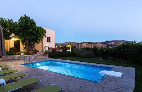 Monopari Villa | Villa Antheon - Villa de tres dormitorios con piscina privada.