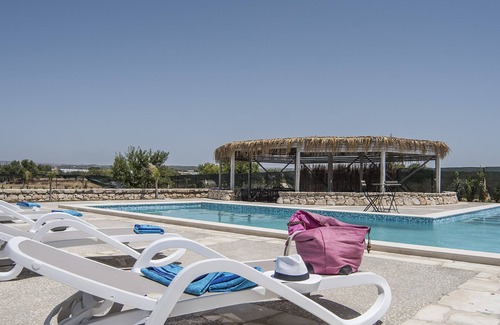 Scicli Villa | VILLA ANTICA AIA R. CON PISCINA A / C 5 habitación con baño y WIFI GRATUITO EN SCICLI