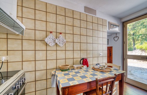 Monteluco Casa | Villa 'Appartamento Villa Marta' con vistas a la montaña y jardín compartido