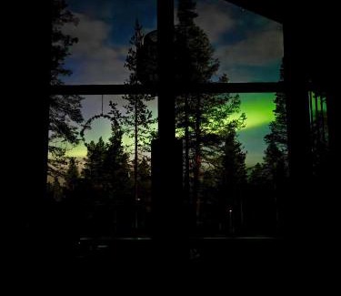 Akaslompolo Villa | Villa Arctic Trail B - Lapland Escape with Outdoor Hot Tub & Ylläs Ski Passes