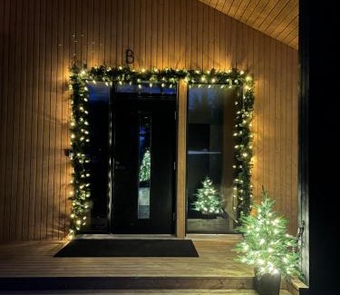 Akaslompolo Villa | Villa Arctic Trail B - Lapland Escape with Outdoor Hot Tub & Ylläs Ski Passes