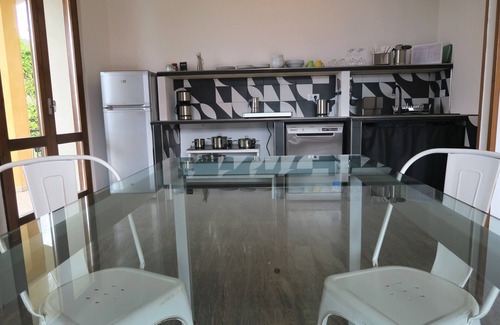Gardola Apartamento | Villa Arianna Suite in private Villa lake view, garden, private swimming pool.