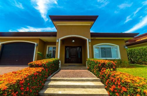 Bejuco Villa | Villa Arrecife By Vacation Pura Vida