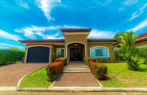 Bejuco Villa | Villa Arrecife By Vacation Pura Vida