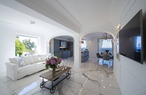 Laurito Apartamento | Villa Arzilla 2 con descenso privado al mar.