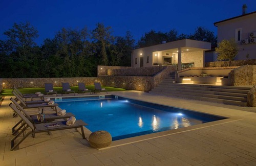 Vrh Villa | Villa ASTRUM con piscina cubierta y al aire libre climatizada, jacuzzi y sauna