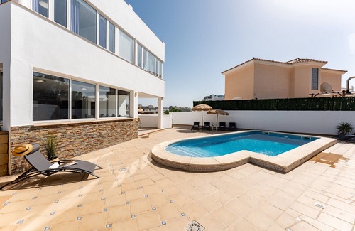 Torrequebrada Villa | Villa 'Asuncion Benalmadena Costa' con vistas a la montaña, Wi-Fi y aire acondicionado