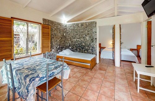 Puntarenas Cabaña | Villa en propiedad frente al mar con terraza y piscina compartida - ¡pasos a la arena!