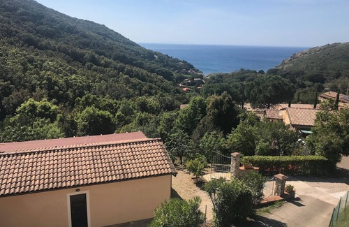 Rio nell'Elba Apartamento | Villa en Peri Trilocale 2 dormitorios y una terraza con vistas al mar